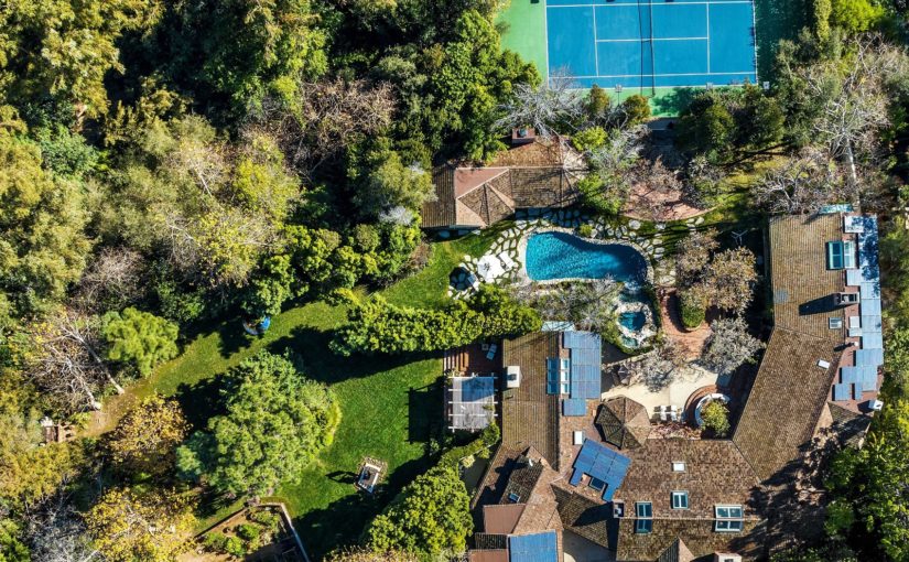 Canada’s Jim Carrey Lists L.A. Brentwood Mansion